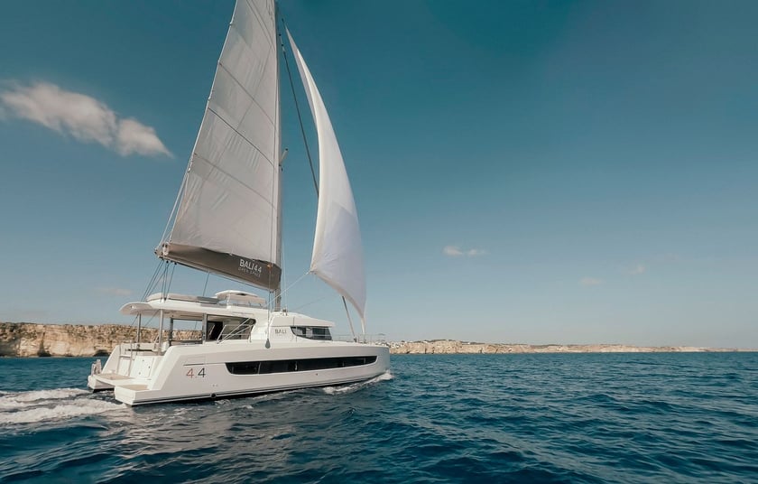 Ibiza Catamaran Cabine 4  8  slaapplaatsen 8  gasten 13.5 m Lijstnummer: #19247 3