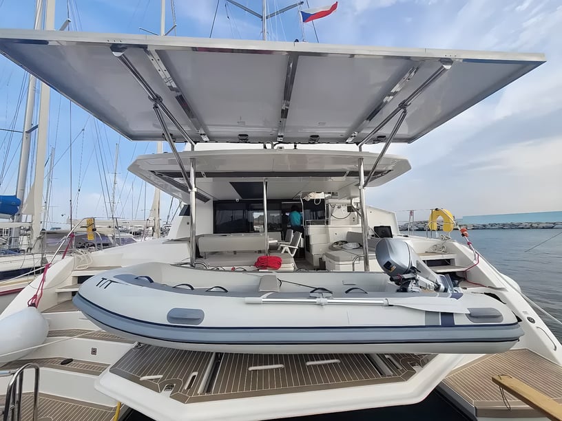 Sukošan Catamaran Cabine 4  Couchettes 10  Invités 10  15.04 m Numéro de l'annonce: #19269