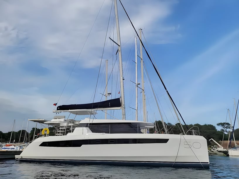 Sukošan Catamaran Cabine 4  Couchettes 10  Invités 10  15.04 m Numéro de l'annonce: #19269 3