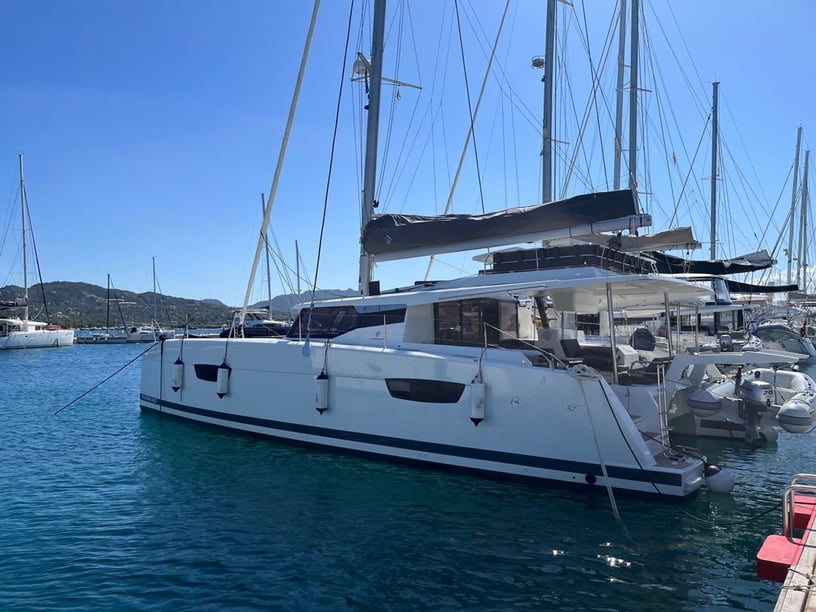 Portisco Catamaran 5 cabin 11 berths 11 guests 13.94 m Listing Number: #19283