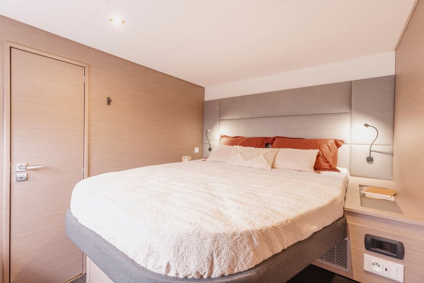 Capo d'Orlando Catamaran Cabine 4  8  slaapplaatsen 8  gasten 15.54 m Lijstnummer: #19350 3