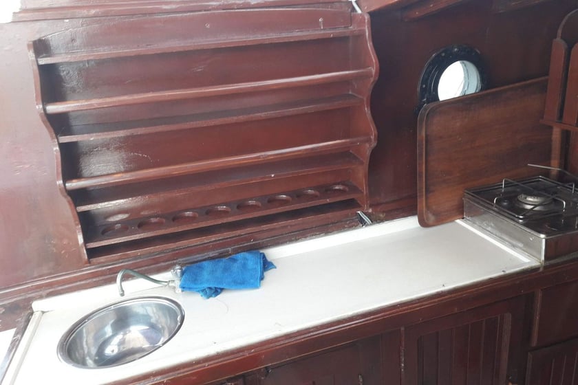 Halic Motor Yacht   10 guests 9 m Listing Number: #19354 5