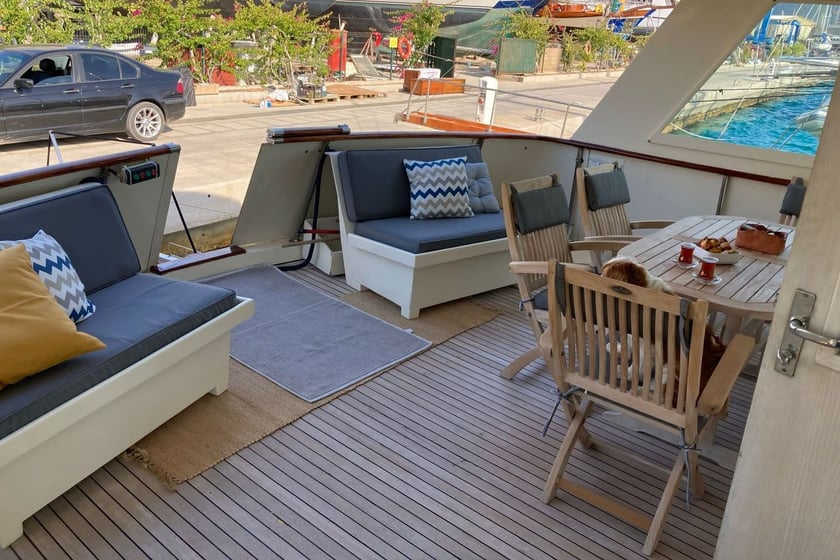 İzmir Yate a motor   4  invitados 19 m Número de anuncio: #19442 3