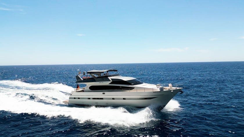 Castellammare di Stabia Yate a motor Cabina 3  6  literas 16  invitados 23.16 m Número de anuncio: #19462