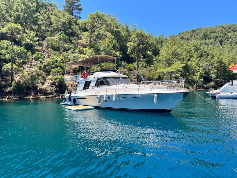 Gocek Yate a motor Cabina 3  5  literas 6  invitados 15 m Número de anuncio: #19472