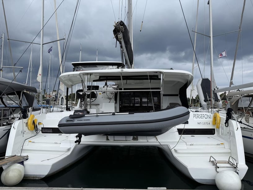Gouvia Catamarán Cabina 4  10  literas 10  invitados 12.79 m Número de anuncio: #19483