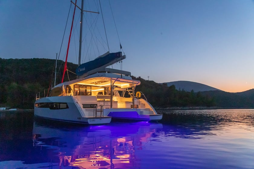 Phuket Catamaran Cabine 4  10  slaapplaatsen 11  gasten 13.72 m Lijstnummer: #19521 4