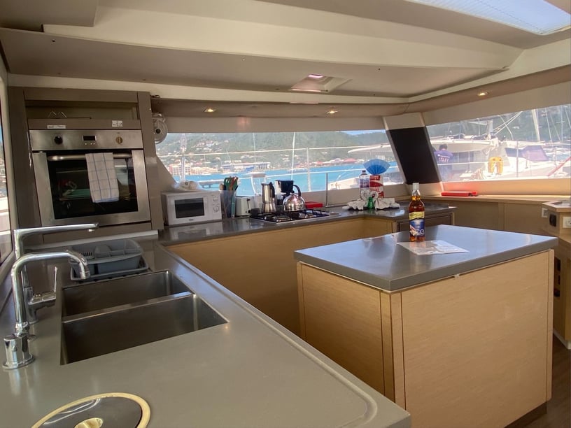 Road Town Catamaran 6 cabin 12 berths 12 guests 14.98 m Listing Number: #19525 5
