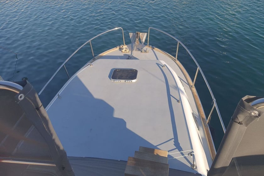 Didim Yacht à moteur Cabine 2  Couchettes 3  Invités 7  10 m Numéro de l'annonce: #19526 4