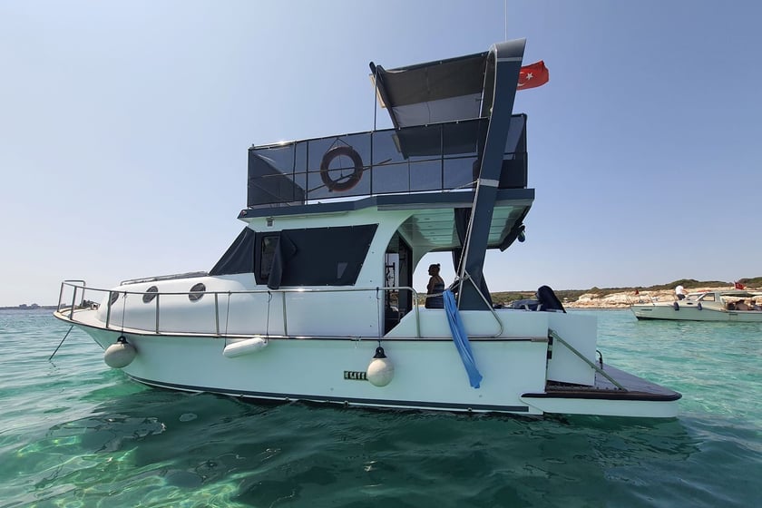 Didim Yacht à moteur Cabine 2  Couchettes 3  Invités 7  10 m Numéro de l'annonce: #19526 2