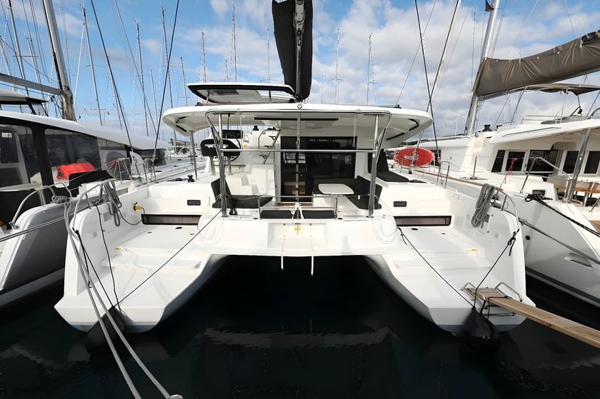 Sukošan Catamaran 6 cabin 12 berths 12 guests 12.94 m Listing Number: #19555 2