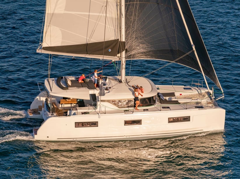 Jacuecanga, Angra dos Reis (RJ) Catamaran Cabine 4  Couchettes 8  Invités 8  13.99 m Numéro de l'annonce: #19567 5