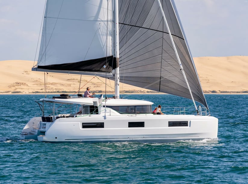 Jacuecanga, Angra dos Reis (RJ) Catamaran Cabine 4  Couchettes 8  Invités 8  13.99 m Numéro de l'annonce: #19567