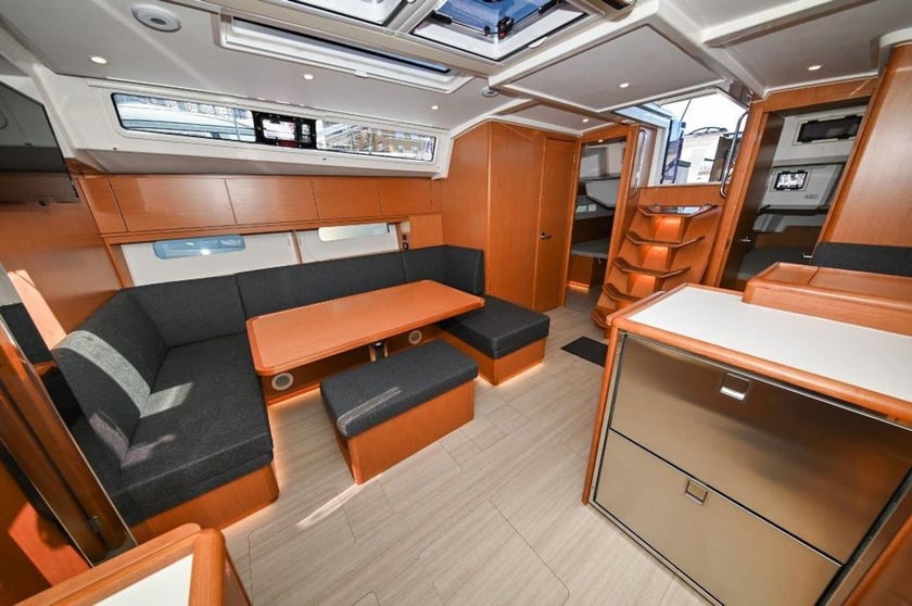 Zadar Yelkenli 4 kabin Konaklama 10 kişi Seyir 10 kişi 13.95 m İlan No: #19577 3