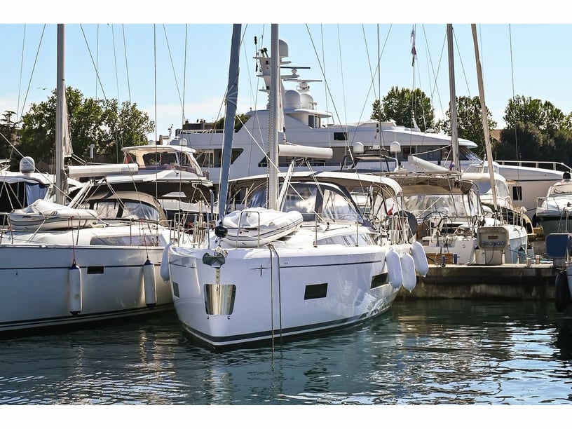 Zadar Yelkenli 4 kabin Konaklama 10 kişi Seyir 10 kişi 13.95 m İlan No: #19577