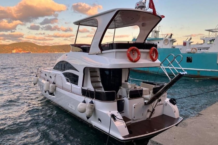 Bebek Yate a motor Cabina 3  6  literas 6  invitados 16 m Número de anuncio: #19592 4