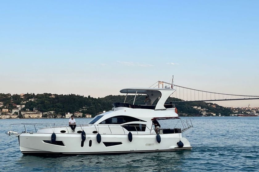 Bebek Yate a motor Cabina 3  6  literas 6  invitados 16 m Número de anuncio: #19592