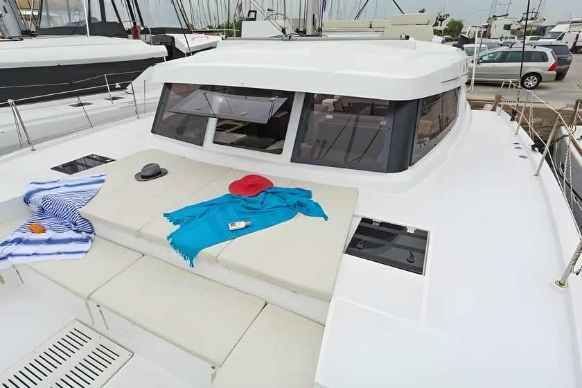 Lefkada Catamaran 4 cabin 10 berths 10 guests 12.31 m Listing Number: #19594 5