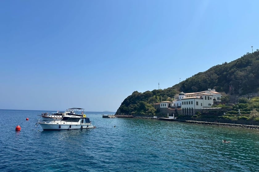 Ayvalik Motoryacht 1 Kabine 2 Liegeplätze 10 Gäste 11.5 m Nummer des Inserats: #19631 3