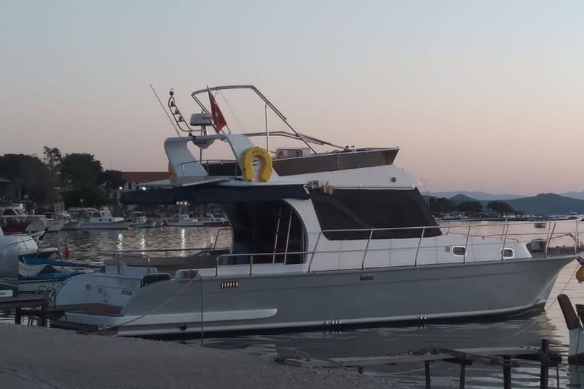 Ayvalik Motoryacht 1 Kabine 2 Liegeplätze 10 Gäste 11.5 m Nummer des Inserats: #19631 2