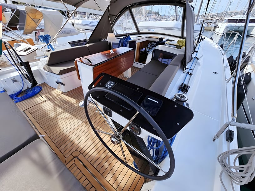 Rogoznica Zeilboot Cabine 3  8  slaapplaatsen 8  gasten 11.95 m Lijstnummer: #19665 5