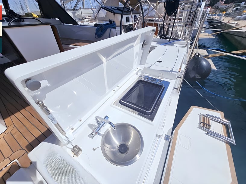 Rogoznica Zeilboot Cabine 3  8  slaapplaatsen 8  gasten 11.95 m Lijstnummer: #19665 4