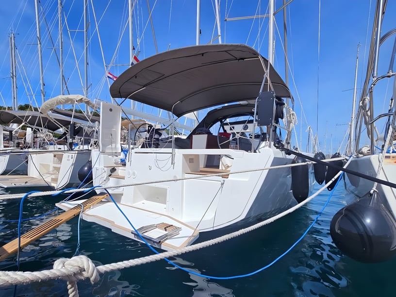 Rogoznica Zeilboot Cabine 3  8  slaapplaatsen 8  gasten 11.95 m Lijstnummer: #19665 3