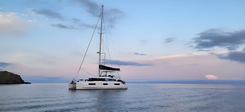 Capo d'Orlando Catamaran Cabine 4  10  slaapplaatsen 10  gasten 13.99 m Lijstnummer: #19704 3