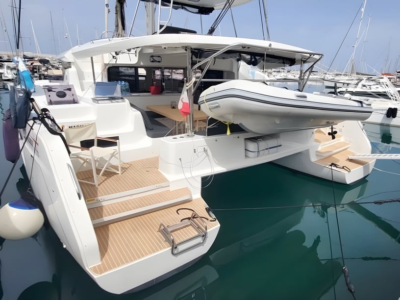 Capo d'Orlando Catamaran Cabine 4  10  slaapplaatsen 10  gasten 13.99 m Lijstnummer: #19704