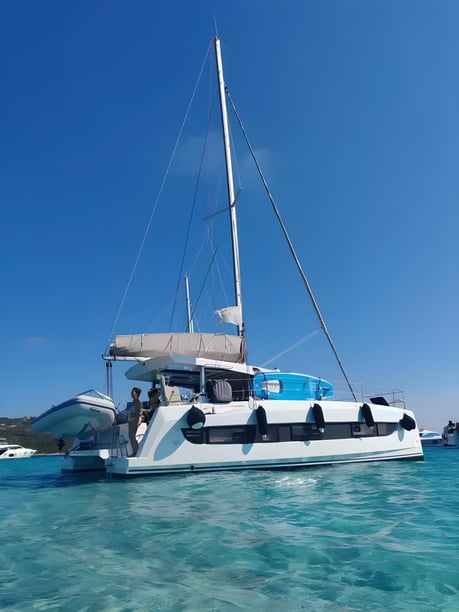 Golfo Aranci Catamarán Cabina 4  8  literas 8  invitados 11.78 m Número de anuncio: #19706 4