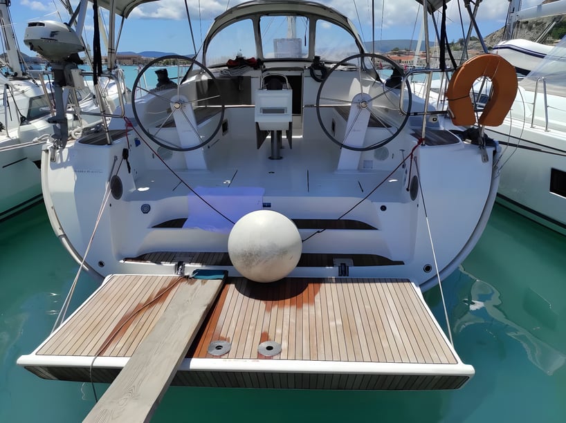 Athene Zeilboot Cabine 5  10  slaapplaatsen 10  gasten 15.6 m Lijstnummer: #19715