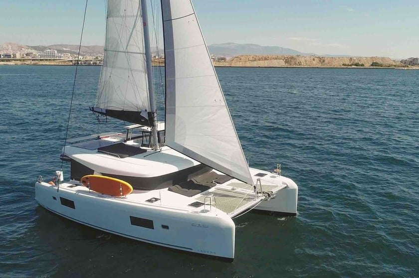 Paros Catamaran 4 cabin 8 berths 10 guests 12.8 m Listing Number: #19724