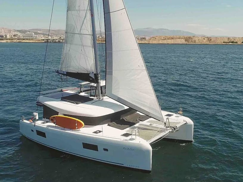 Paros Catamaran 4 cabin 8 berths 10 guests 12.8 m Listing Number: #19724 2