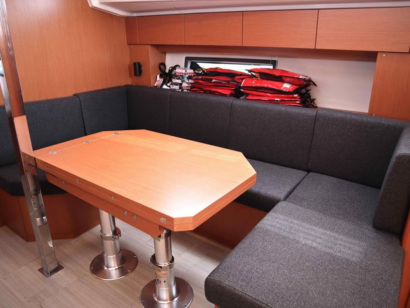 Paros Voilier Cabine 3  Couchettes 8  Invités 8  12.38 m Numéro de l'annonce: #19759 3