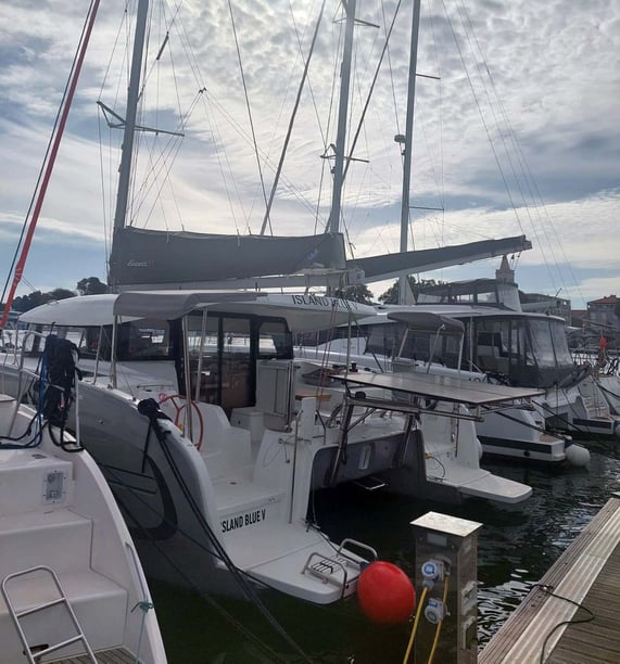 Zadar Catamaran 6 cabin 10 berths 10 guests 11.33 m Listing Number: #19760 4