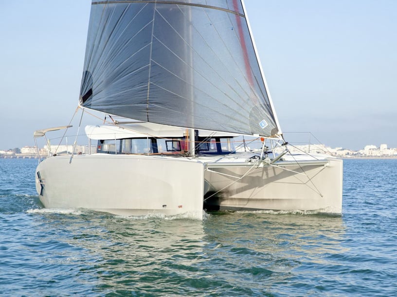 Tivat Katamaran 6 kabin Konaklama 10 kişi Seyir 10 kişi 11.33 m İlan No: #19770 2