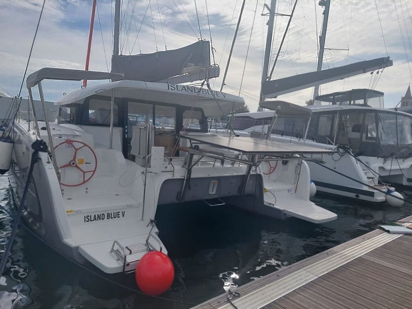 Zadar Catamaran Cabine 6  10  slaapplaatsen 10  gasten 11.33 m Lijstnummer: #19811