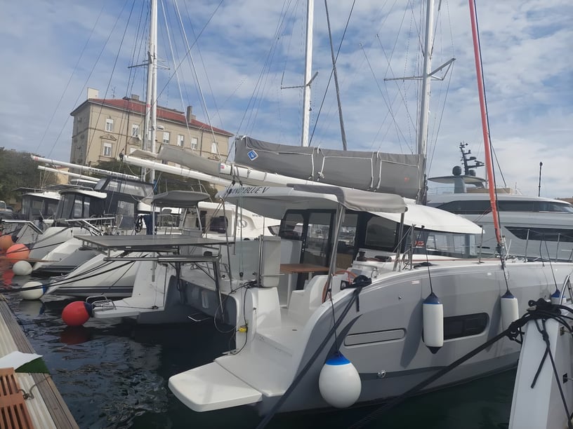 Zadar Catamaran 4 cabin 10 berths 10 guests 11.42 m Listing Number: #19811 3