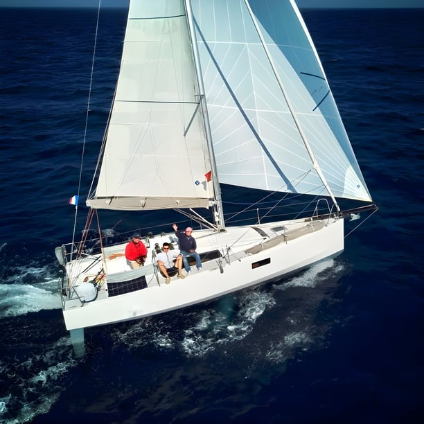 Marseille Sailboat 2 cabin 6 berths 6 guests 9.14 m Listing Number: #19843