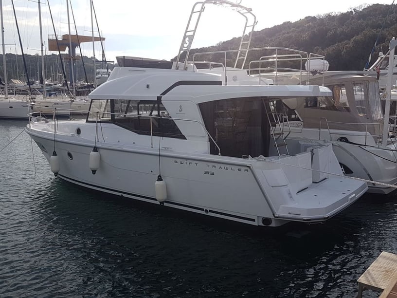 Pula Motorboat 2 cabin 6 berths 6 guests 11.29 m Listing Number: #19865