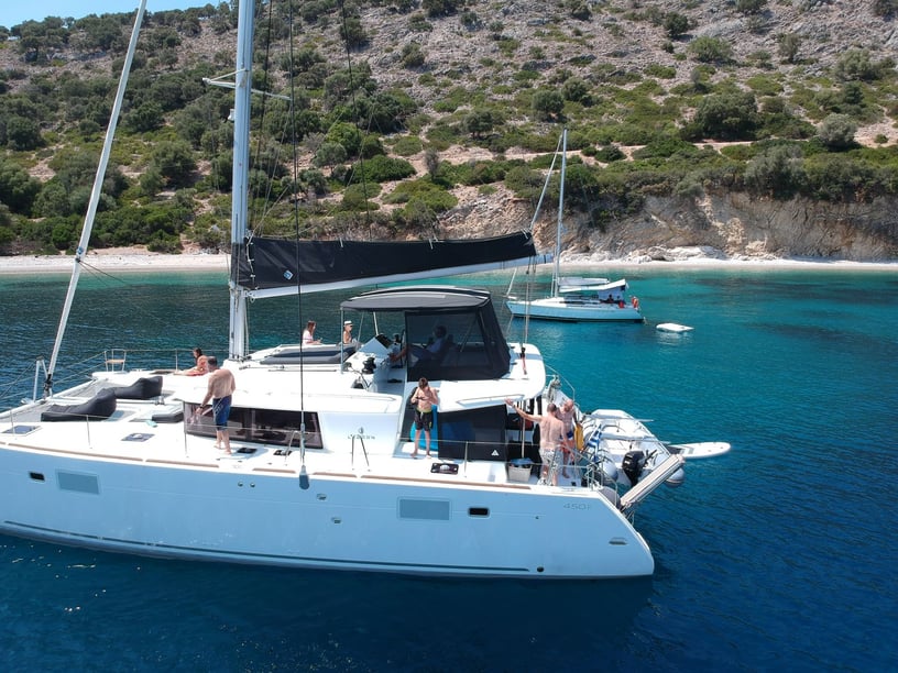 Gouvia Catamaran 6 cabin 12 berths 12 guests 13.96 m Listing Number: #19886