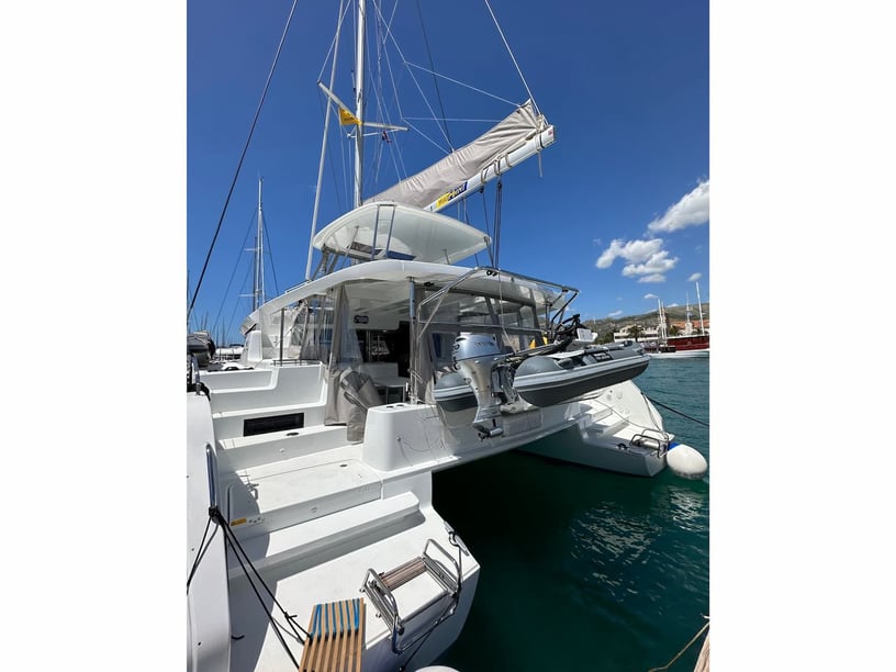 Trogir Catamaran Cabine 6  12  slaapplaatsen 12  gasten 13.99 m Lijstnummer: #19919