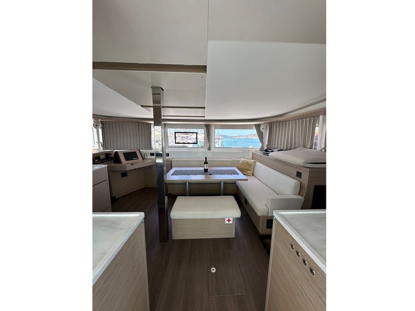 Trogir Catamaran Cabine 6  12  slaapplaatsen 12  gasten 13.99 m Lijstnummer: #19919 2
