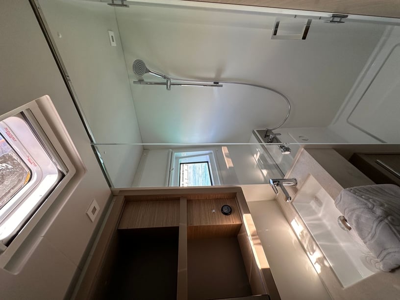 Trogir Catamaran Cabine 6  12  slaapplaatsen 12  gasten 13.99 m Lijstnummer: #19919 5