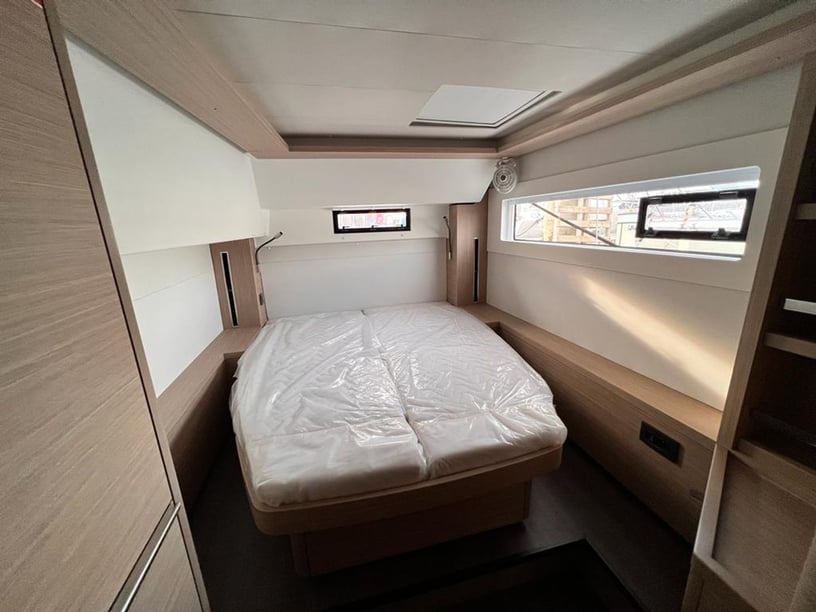 Portisco Catamaran Cabine 4  Couchettes 8  Invités 8  13.99 m Numéro de l'annonce: #19937 5