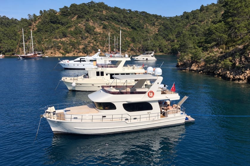 Gocek Yate a motor Cabina 3  6  literas 10  invitados 14 m Número de anuncio: #19951