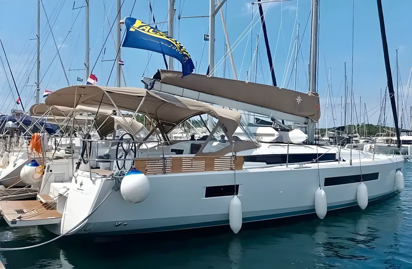 Sibenik Velero Cabina 4  10  literas 10  invitados 14.22 m Número de anuncio: #19954 3