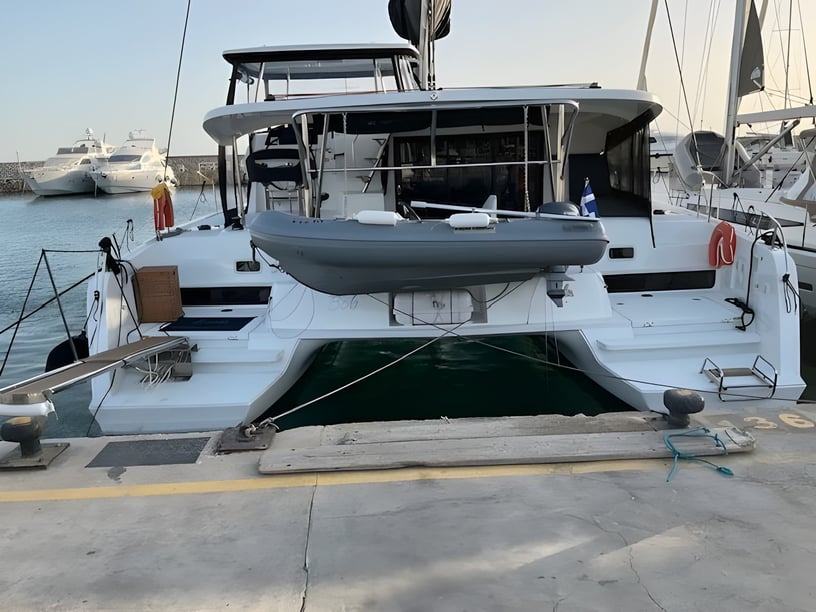 Athene Catamaran Cabine 6  12  slaapplaatsen 12  gasten 12.94 m Lijstnummer: #19956 5