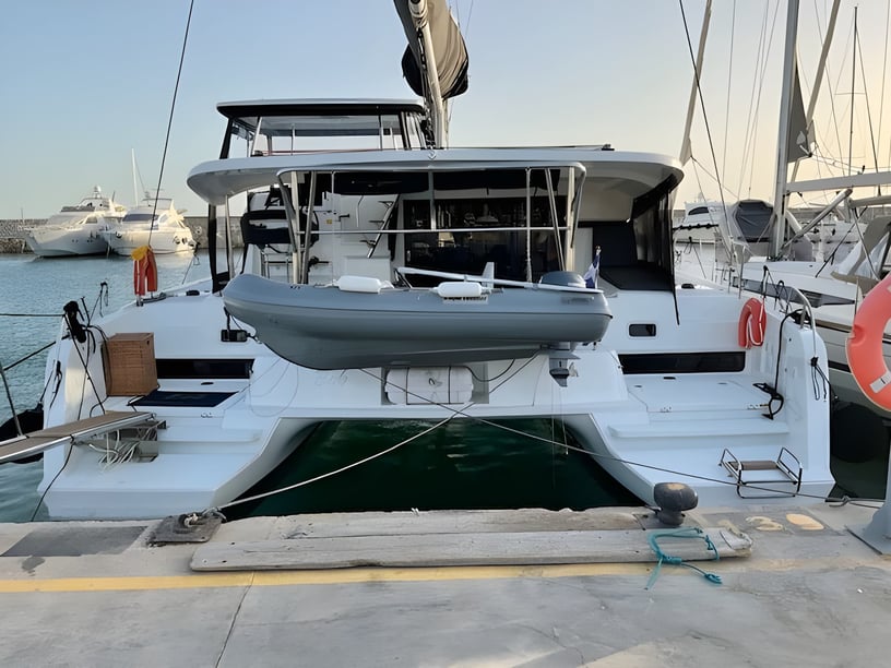 Athene Catamaran Cabine 6  12  slaapplaatsen 12  gasten 12.94 m Lijstnummer: #19956 4