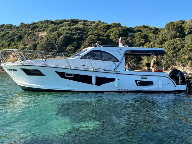 Izmir Motor Yacht 1 cabin 6 berths 6 guests 7.4 m Listing Number: #19963